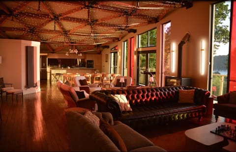 Restaurant/places to eat, Restaurant/places to eat, Communal lounge/ TV room, Seating area, Internal: Not applicable to any particular room