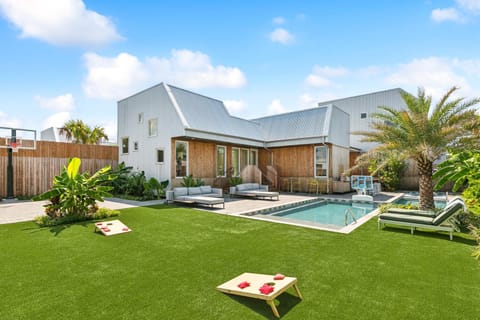 The Herald 12BR Private Villa House in Ninth Ward