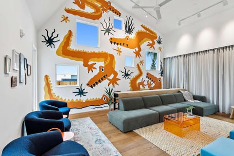 The Cocodrie Private 12BR Villa House in Ninth Ward