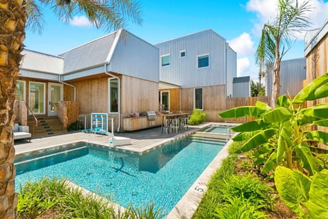 The Cocodrie Private 12BR Villa House in Ninth Ward