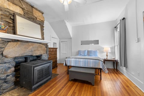 Suite 1, Quick Walk To Downtown Apartment in Black Mountain