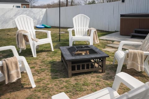 Honeybee Bungalow with Hot Tub House in Bristol