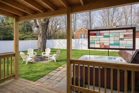 Honeybee Bungalow with Hot Tub House in Bristol