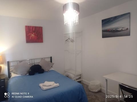 GloxHome House Apartment in Gloucester