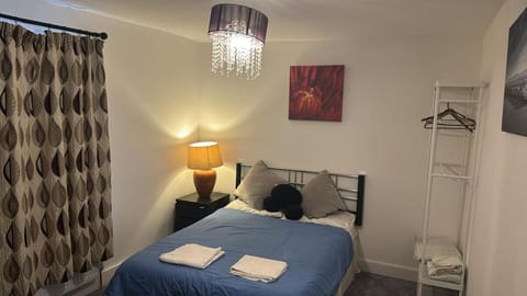 GloxHome House Apartment in Gloucester