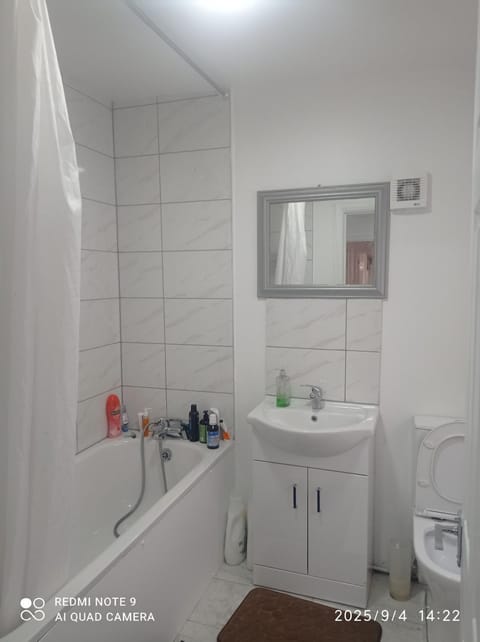 GloxHome House Apartment in Gloucester