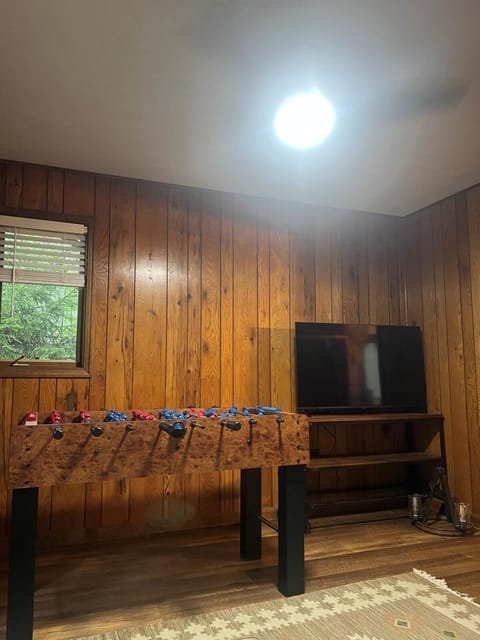 Lake Naomi Retreat Family Fun & Games House in Pocono Pines