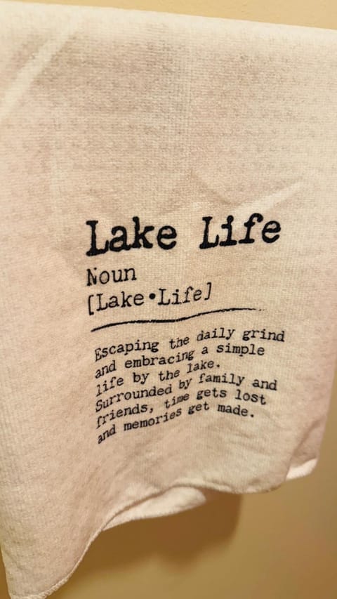 Lake Naomi Retreat Family Fun & Games House in Pocono Pines