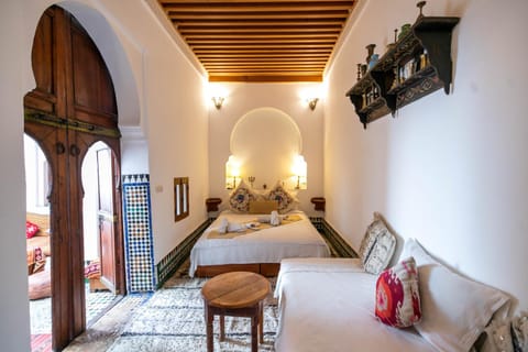 Bed, Balcony/Terrace, hair dryier, heating, internet, towels, wardrobe, laundry, washing machine, dryer, acessibility, air conditioner