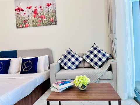 Bed, Seating area