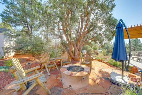 Walk to Trails! West Sedona Retreat with Deck and Yard House in Sedona