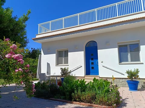 Property building, Spring, Day, Garden, Balcony/Terrace, Garden view