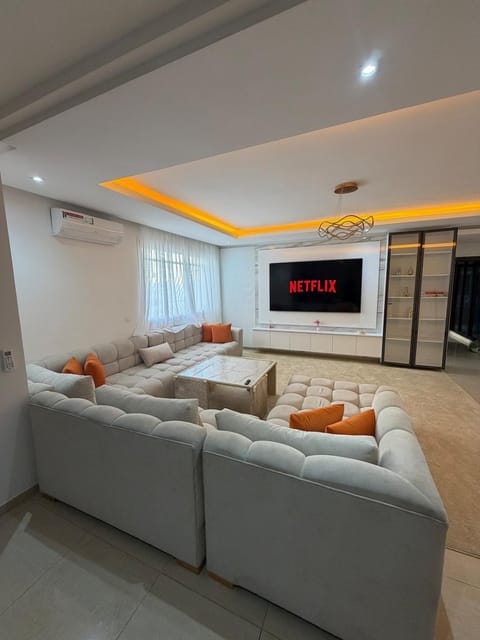Communal lounge/ TV room, TV and multimedia, Living room