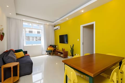 Luxuoso! Enorme 3 quartos reformado, com Garagem Apartment in Rio de Janeiro