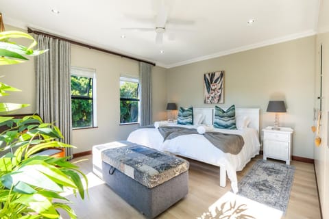 Bedroom, Mountain view