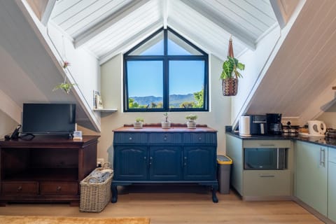 TV and multimedia, Coffee/tea facilities, Kitchen or kitchenette