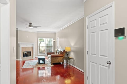 Private Fenced Yard • Sleeps 10 • Mins to Malls House in Evans