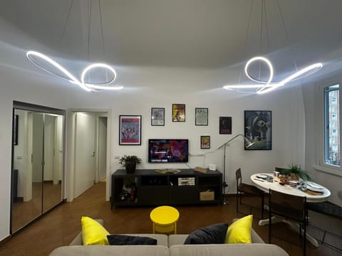 TV and multimedia, dishwasher, heating, internet, washing machine, kitchen, air conditioner