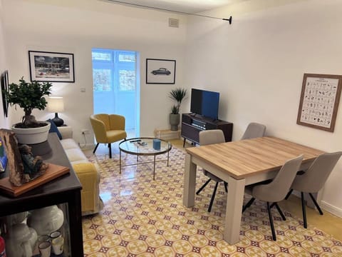 TV and multimedia, Balcony/Terrace, Seating area, Dining area