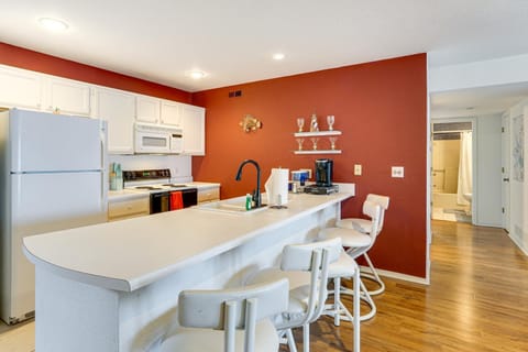 Main Channel View! Condo with Dock and Pool Access Apartment in Lake of the Ozarks