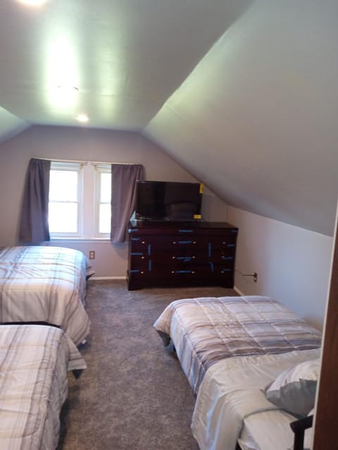 Pointe Haven off North Channel WITH OR WITHOUT PONTOON! House in Algonac