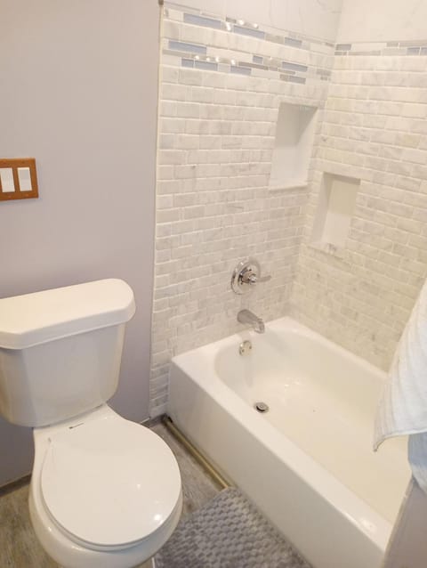 Pointe Haven off North Channel WITH OR WITHOUT PONTOON! House in Algonac