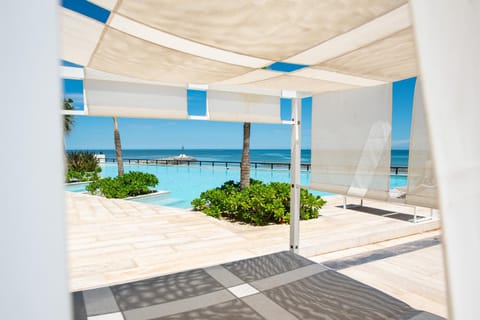 Property building, Natural landscape, Sea view, Swimming pool, sunbed
