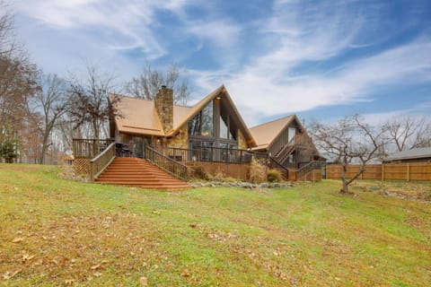 Waterfront Gem with Private Dock on Sullivan Lake! House in Indiana