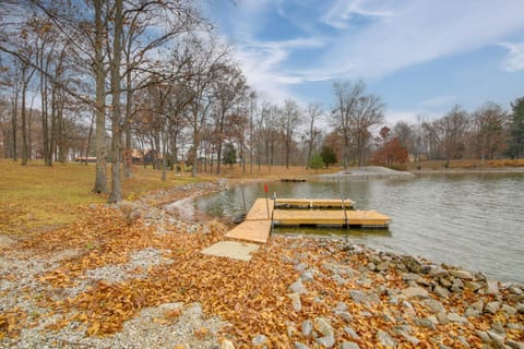 Waterfront Gem with Private Dock on Sullivan Lake! House in Indiana