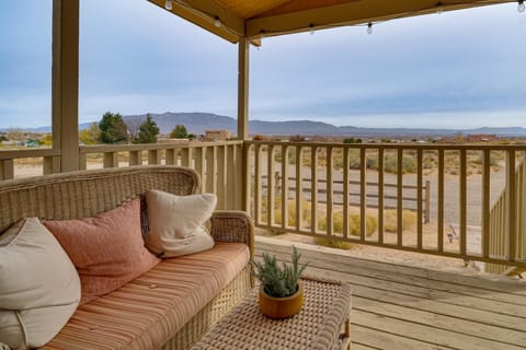 Scenic Sandia Mtn Views! Cozy Rio Rancho Retreat House in Rio Rancho