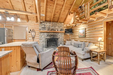 On-Site Pond and Trails Lake Luzerne Cabin Cabin in Saratoga