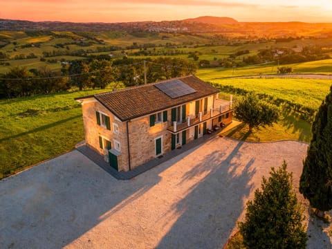 Property building, Natural landscape, Bird's eye view, Mountain view, Sunrise, Sunset