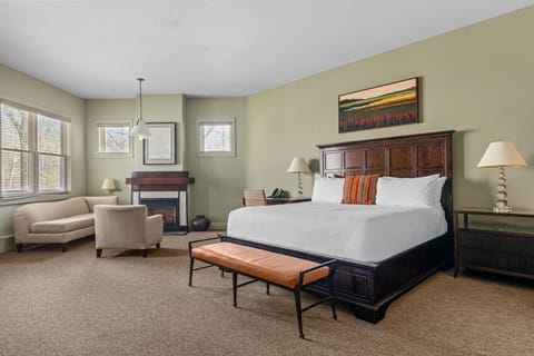 Bed, Seating area, fireplace