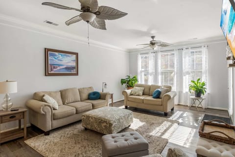 Old Canal Getaway Stay for 6 House in Ocean View