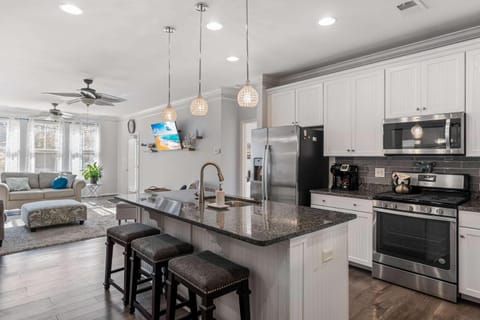 Old Canal Getaway Stay for 6 House in Ocean View