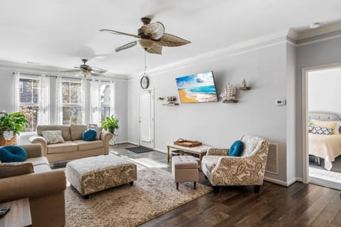 Old Canal Getaway Stay for 6 House in Ocean View