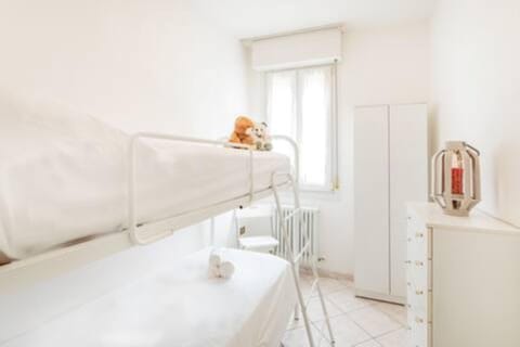 Bed, Photo of the whole room, Bedroom, internet, wardrobe