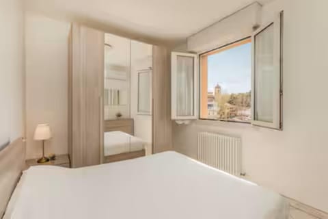 Bed, Photo of the whole room, Bedroom, internet, wardrobe