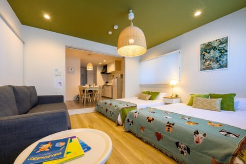 Bed, Dining area, Bedroom