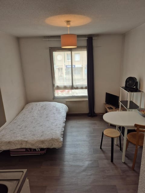 Bed, TV and multimedia, Living room, Bedroom