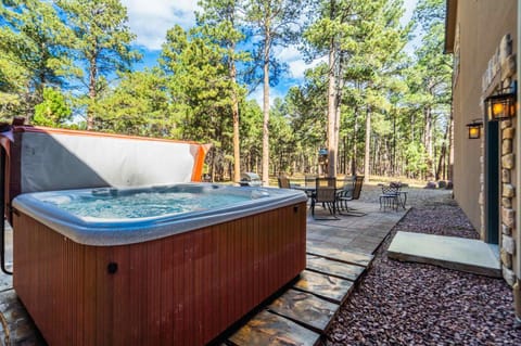 Luxury Retreat with Hot Tub Fire Pit & Forest Views House in Black Forest