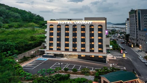 Property building, Day, Natural landscape, City view, Mountain view, Parking