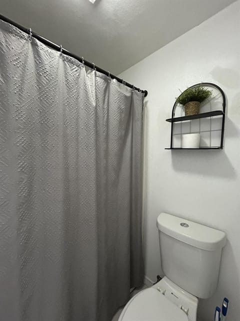 Refreshed! Cozy Condo, Loft King Bed 3 miles to the Strip! Apartment in Branson