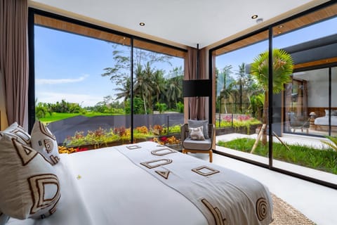 Bed, Day, Bedroom, Garden view