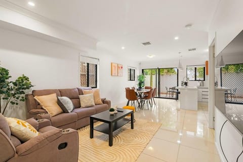 TV and multimedia, Living room, Dining area