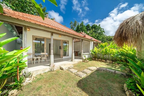 Property building, Patio, Spring, Day, Garden, Garden, Garden view