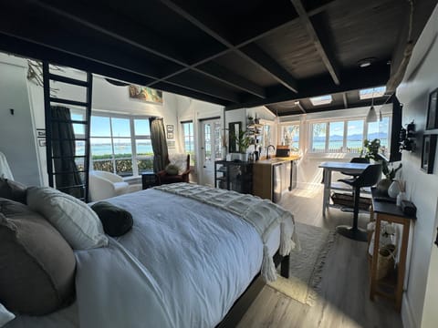 Kitchen or kitchenette, Living room, Bedroom