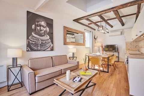 TV and multimedia, Kitchen or kitchenette, Living room, Dining area