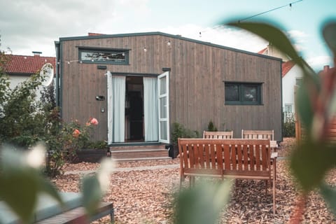 Property building, Day, Garden, Garden view