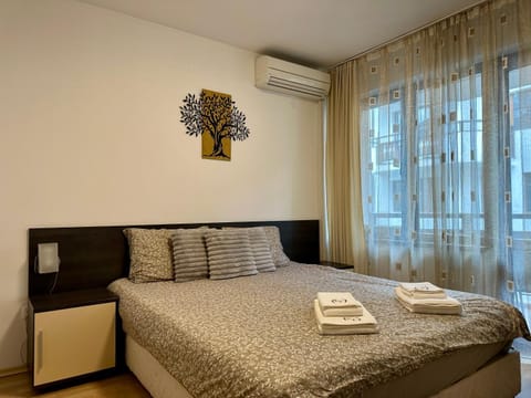 Bed, Photo of the whole room, Bedroom, air conditioner